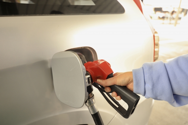 右腕ばかりを多用する事で骨格の不整列が起こり頭痛に発展する事も有ります。